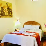 Hotel Alli\'S House